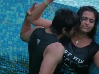 Sud indian desi cumnata outstanding romantism la inotand piscina - hindi fierbinte scurt movie-2016