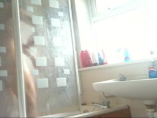 Giovanissima fidanzata nuda presa doccia