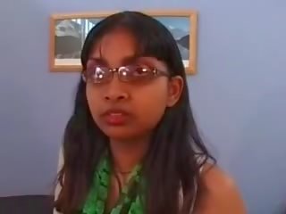 I virgjër adolescent indiane geeta