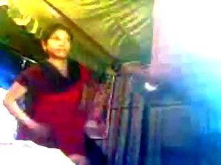 Indiyano bata hindi mapaniniwalaan bhabhi magkantot sa pamamagitan ng devor sa silid lihim record - wowmoyback