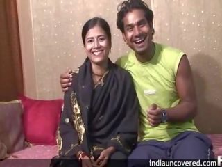 Primo sesso video su macchina fotografica per attraente indiano e suo maritino