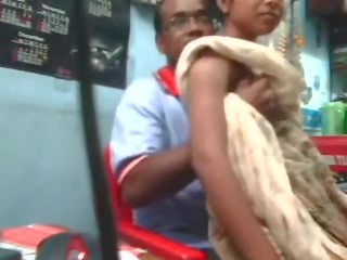 Intialainen desi rakastajatar perseestä mukaan naapuri setä sisäpuolella myymälä